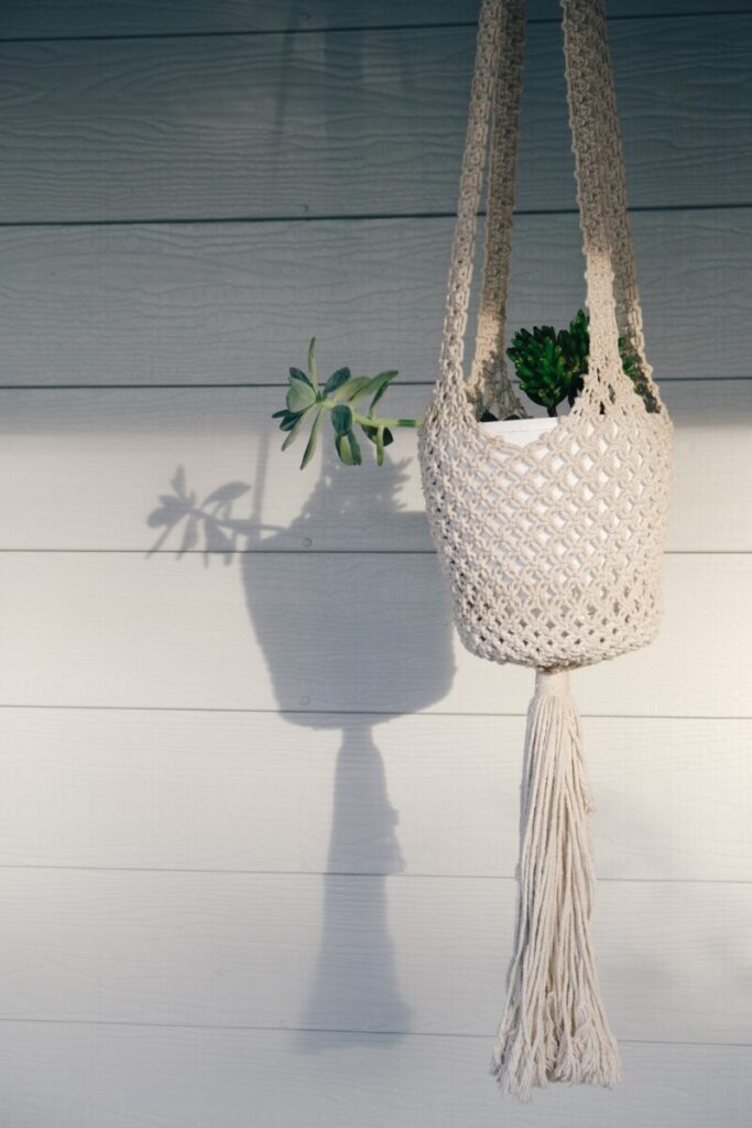 Wat is macramé plantenhanger